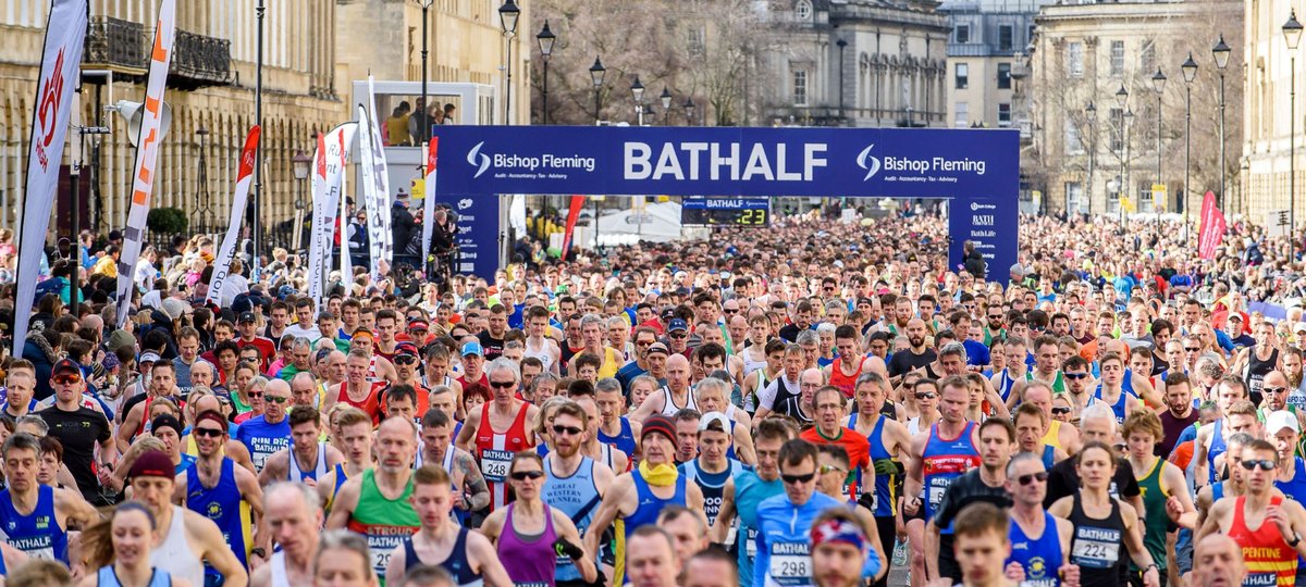 Crowd of runners in Bath
