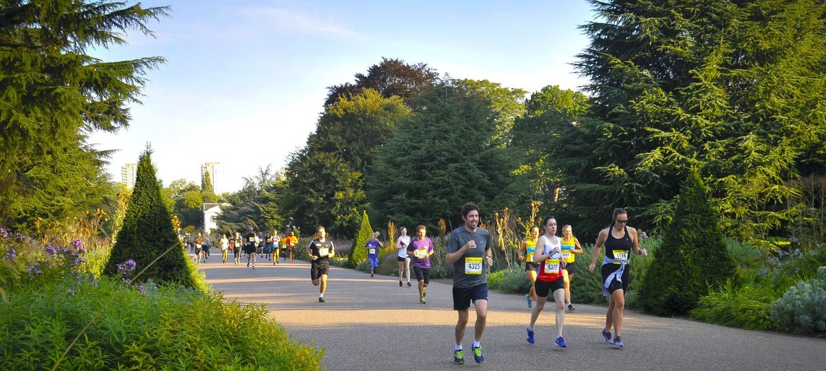 People running the Richmond Runfest