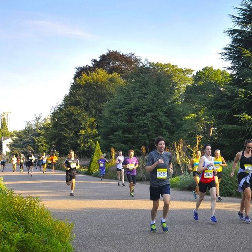 People running the Richmond Runfest