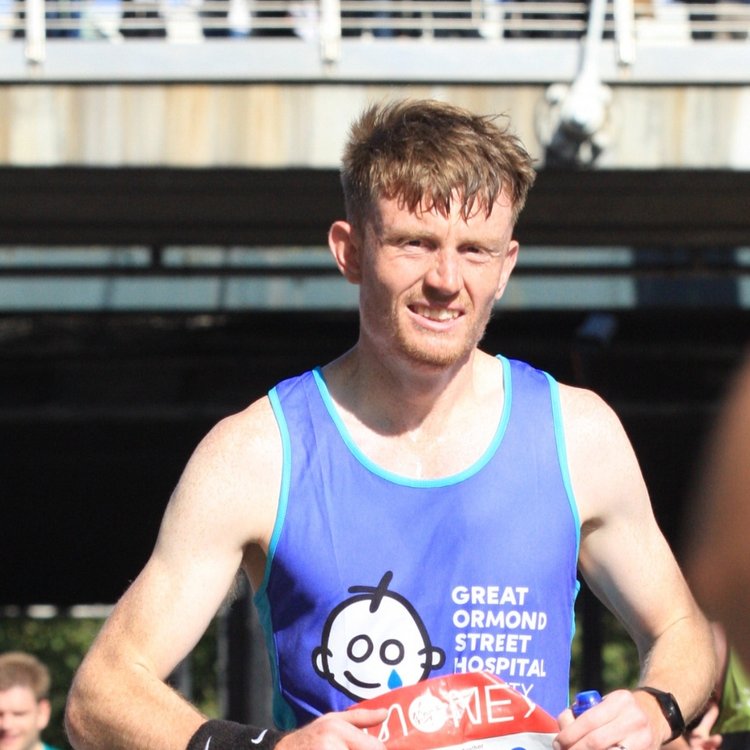 Man pictured running the marathon for GOSH